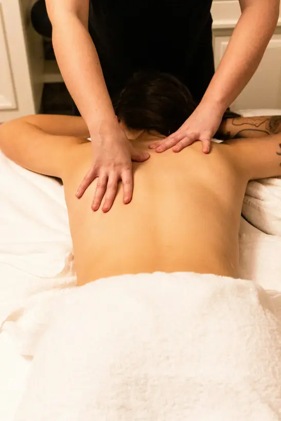 Back massage during a deep tissue session